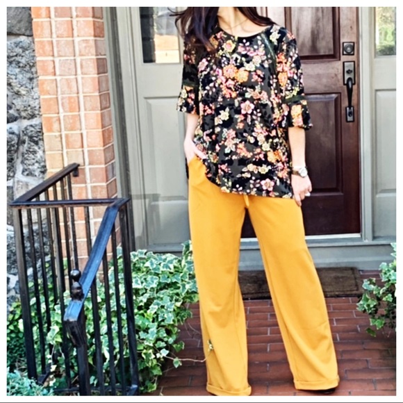 Bohemian chic floral bell sleeve tunic - Picture 2 of 8